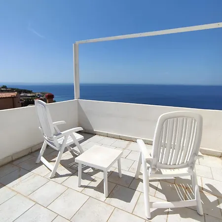 Lägenhetshotell La Rosa Sul Mare 4*